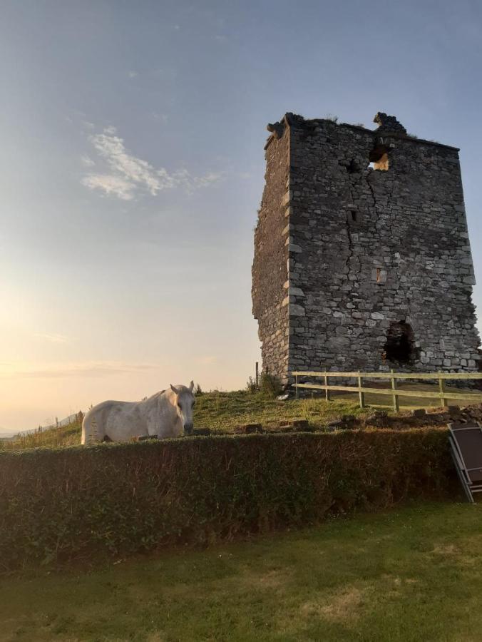 The Olde Castle B&B เรนวิล ภายนอก รูปภาพ